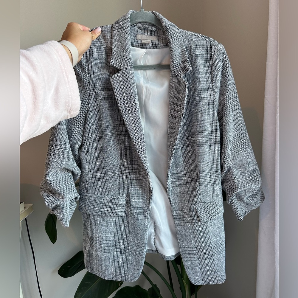 Blazer with rouched sleeves